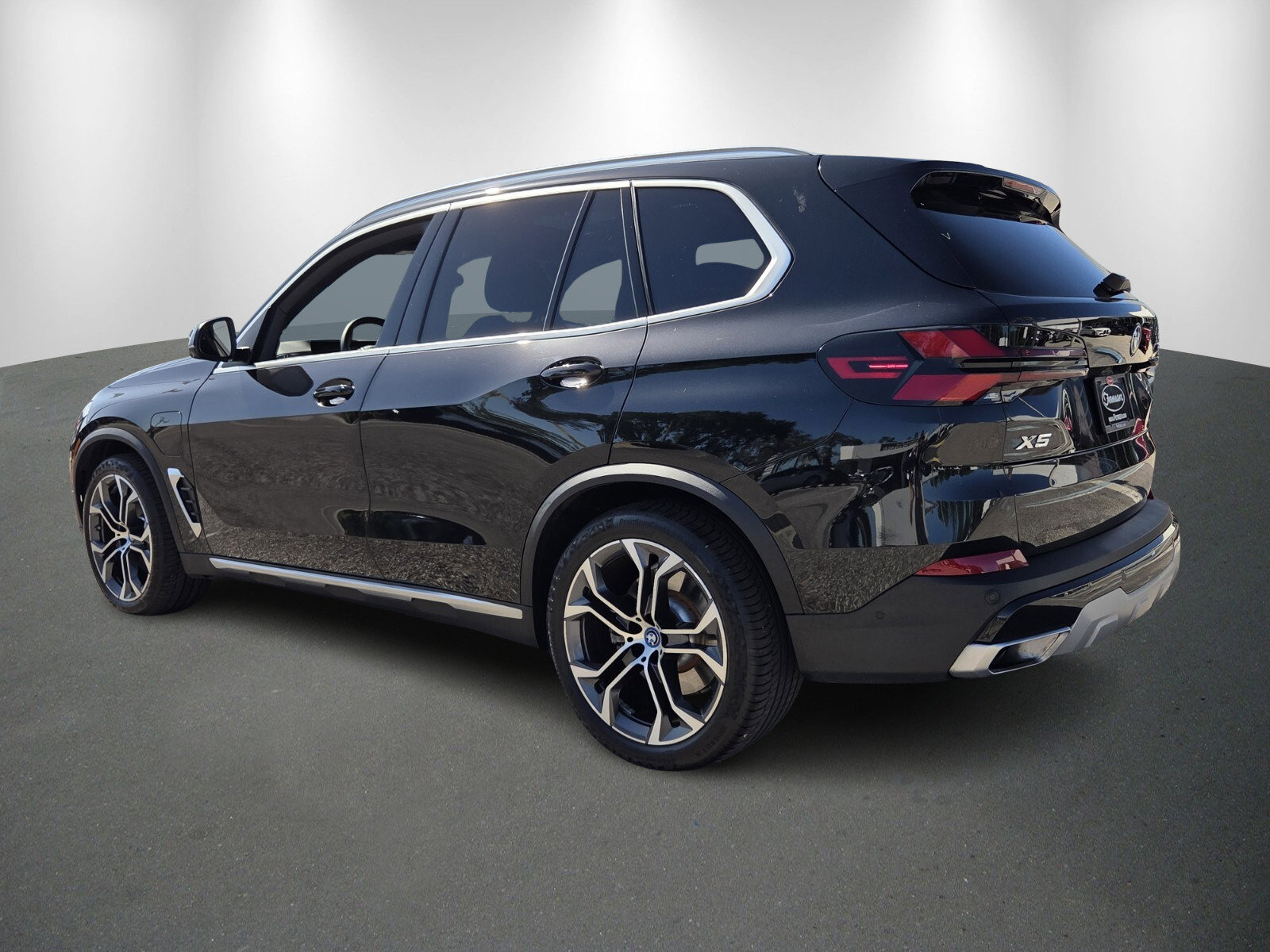 Used 2025 BMW X5 xDrive50e image 5
