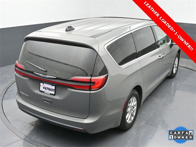 Used 2023 Chrysler Pacifica Touring-L image 33