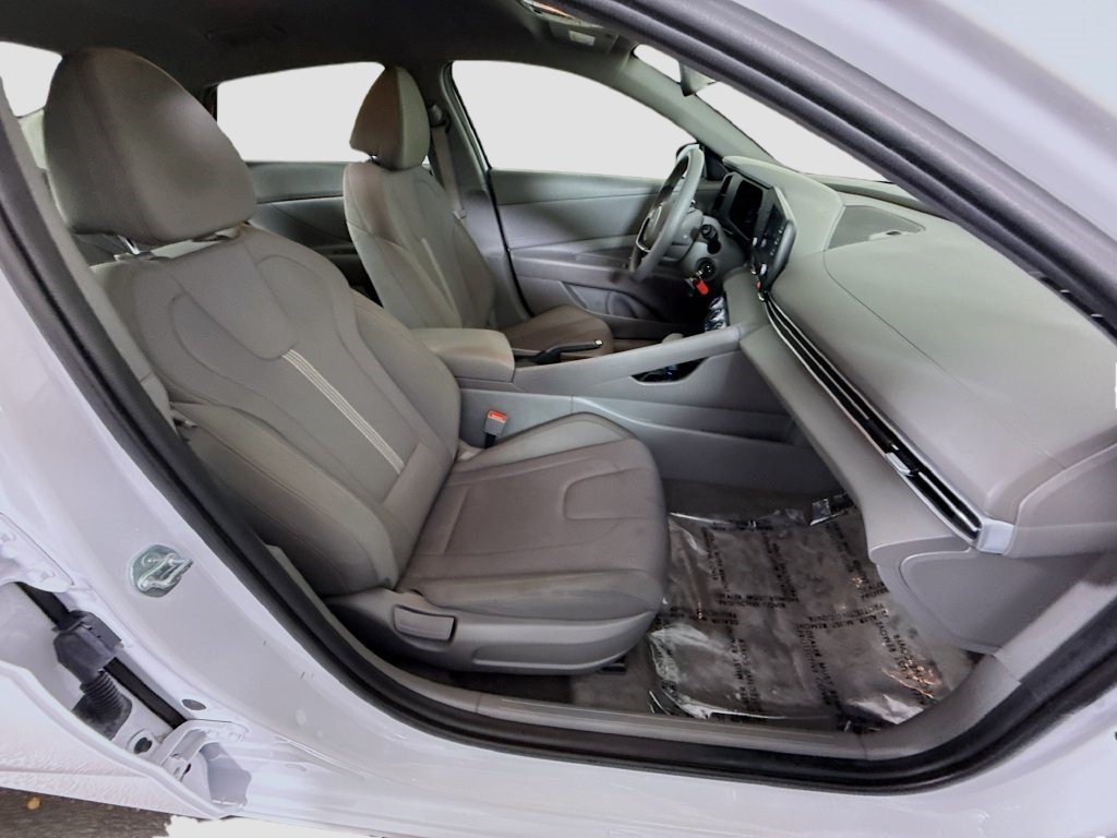 Used 2025 Hyundai Elantra SE FWD image 27