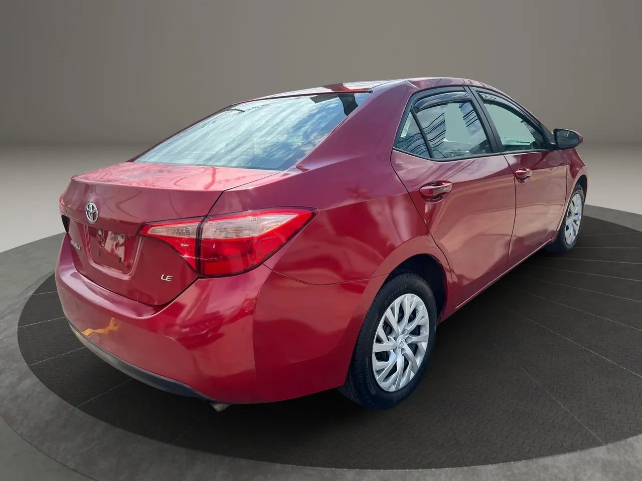 Used 2018 Toyota Corolla LE image 5