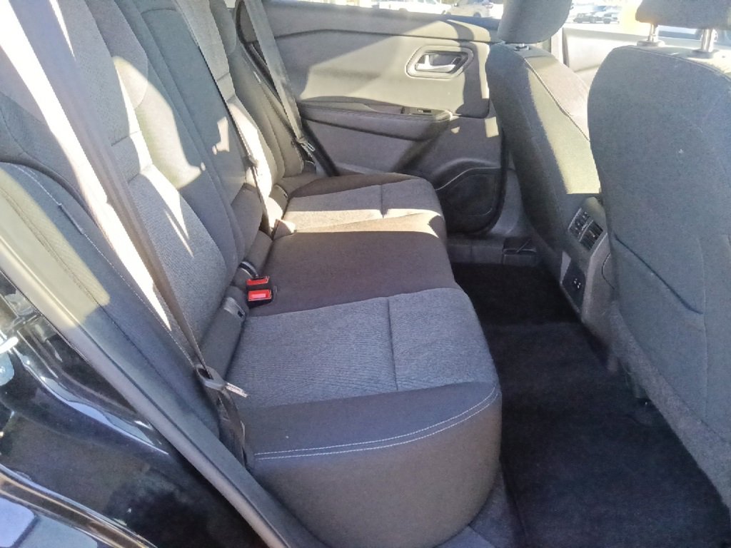 Used 2024 Nissan Rogue SV image 29