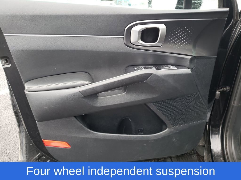 Used 2024 Kia Sorento LX image 16