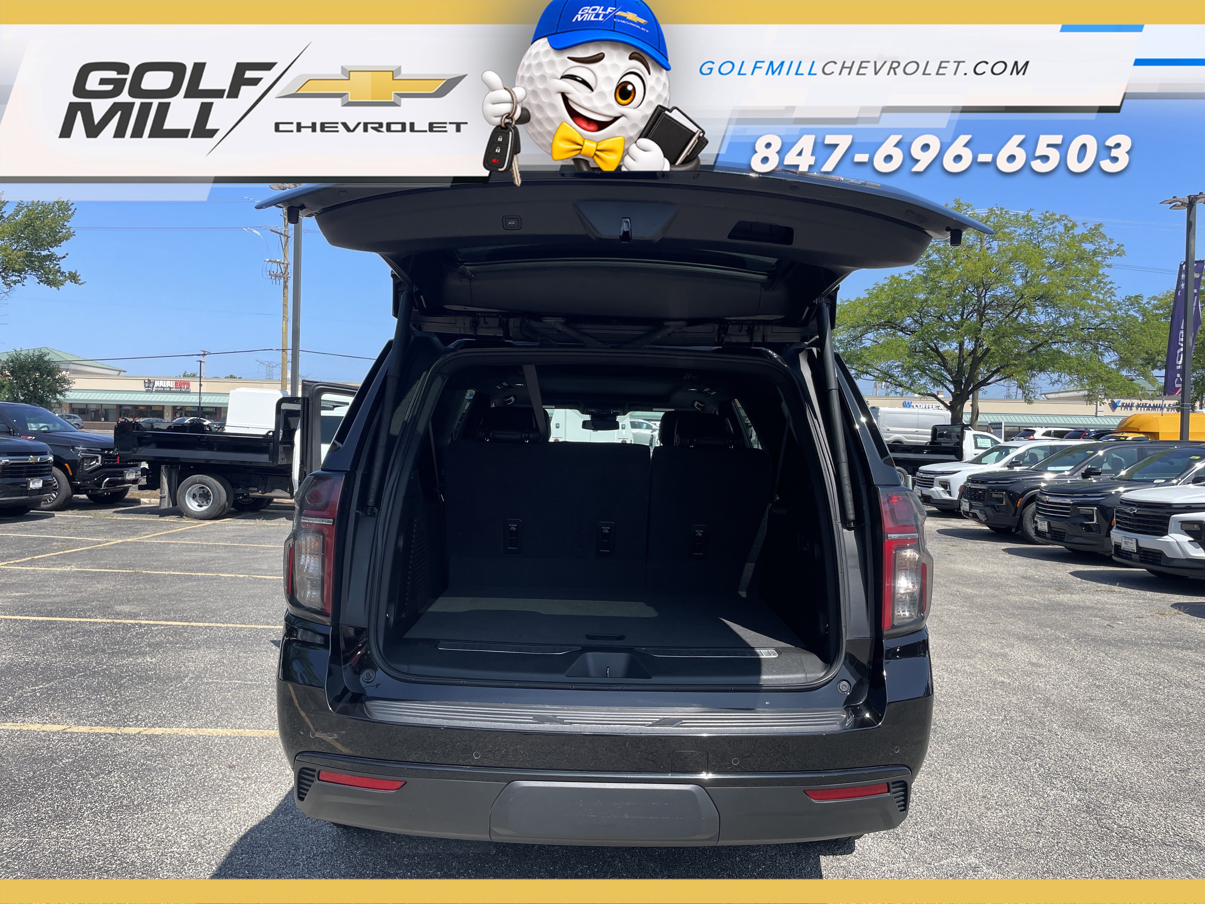 Used 2024 Chevrolet Suburban RST w/ Luxury Package AWD/4WD image 12