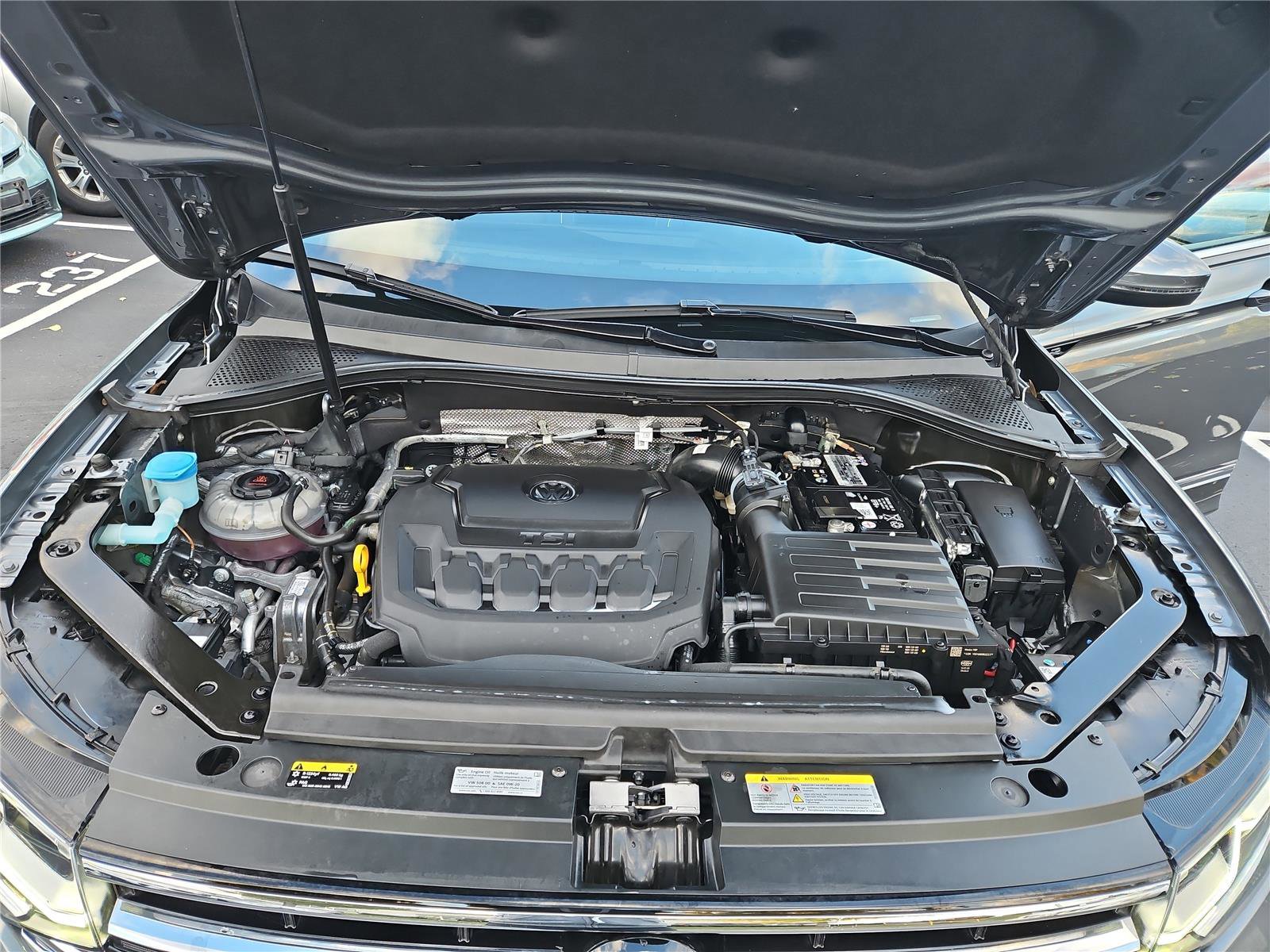 Certified 2023 Volkswagen Tiguan SEL R-Line image 10