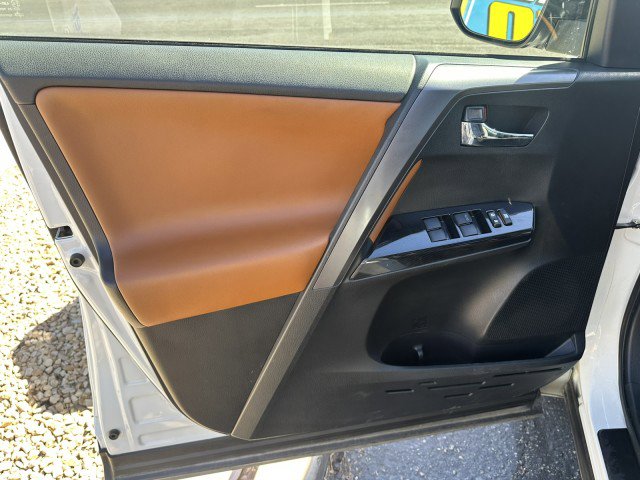 Used 2016 Toyota RAV4 SE w/ Advanced Technology Package image 10