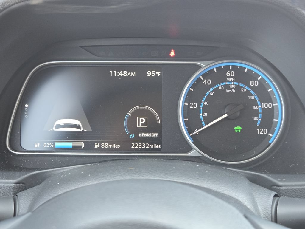 Used 2022 Nissan Leaf SV w/ SV Technology Package FWD image 19