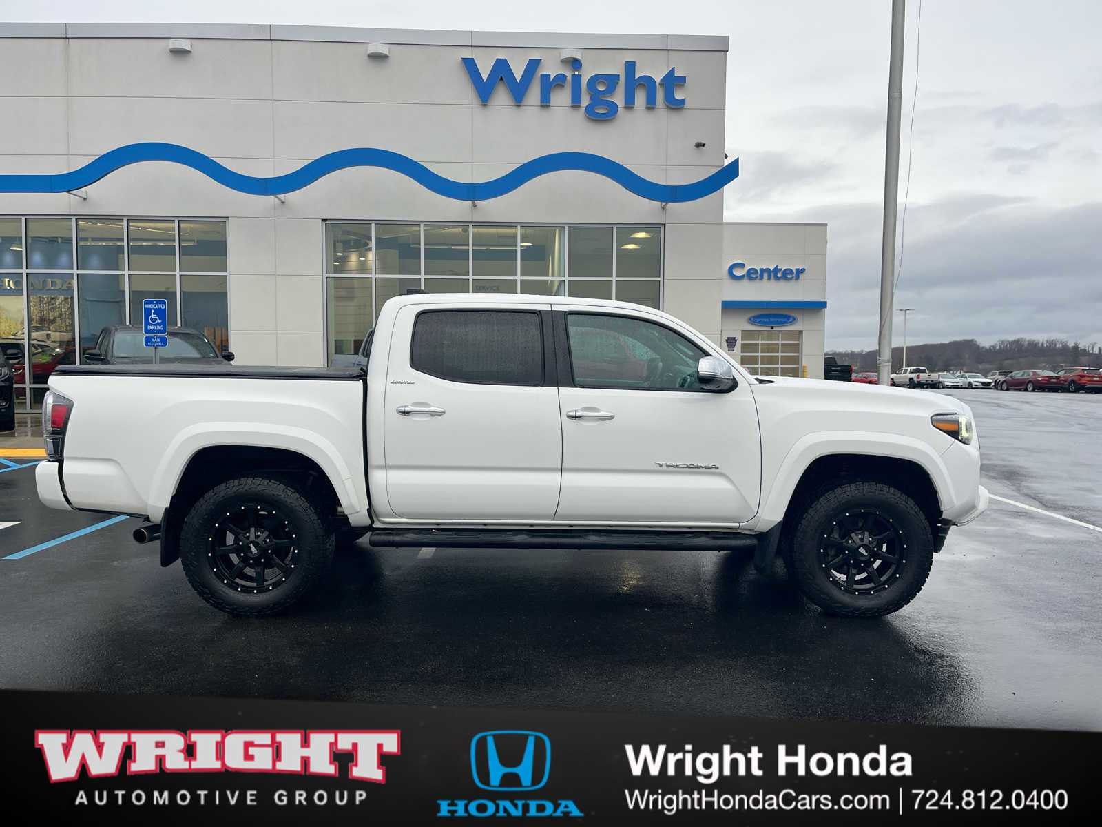 Used 2020 Toyota Tacoma Limited image 1
