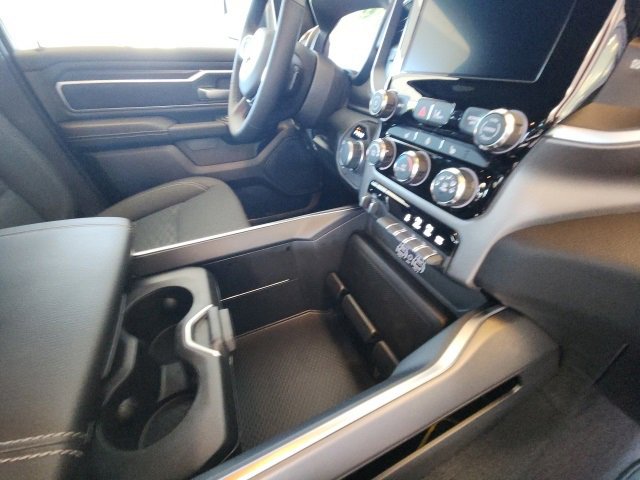 New 2026 RAM 1500 4x4 Crew Cab image 29