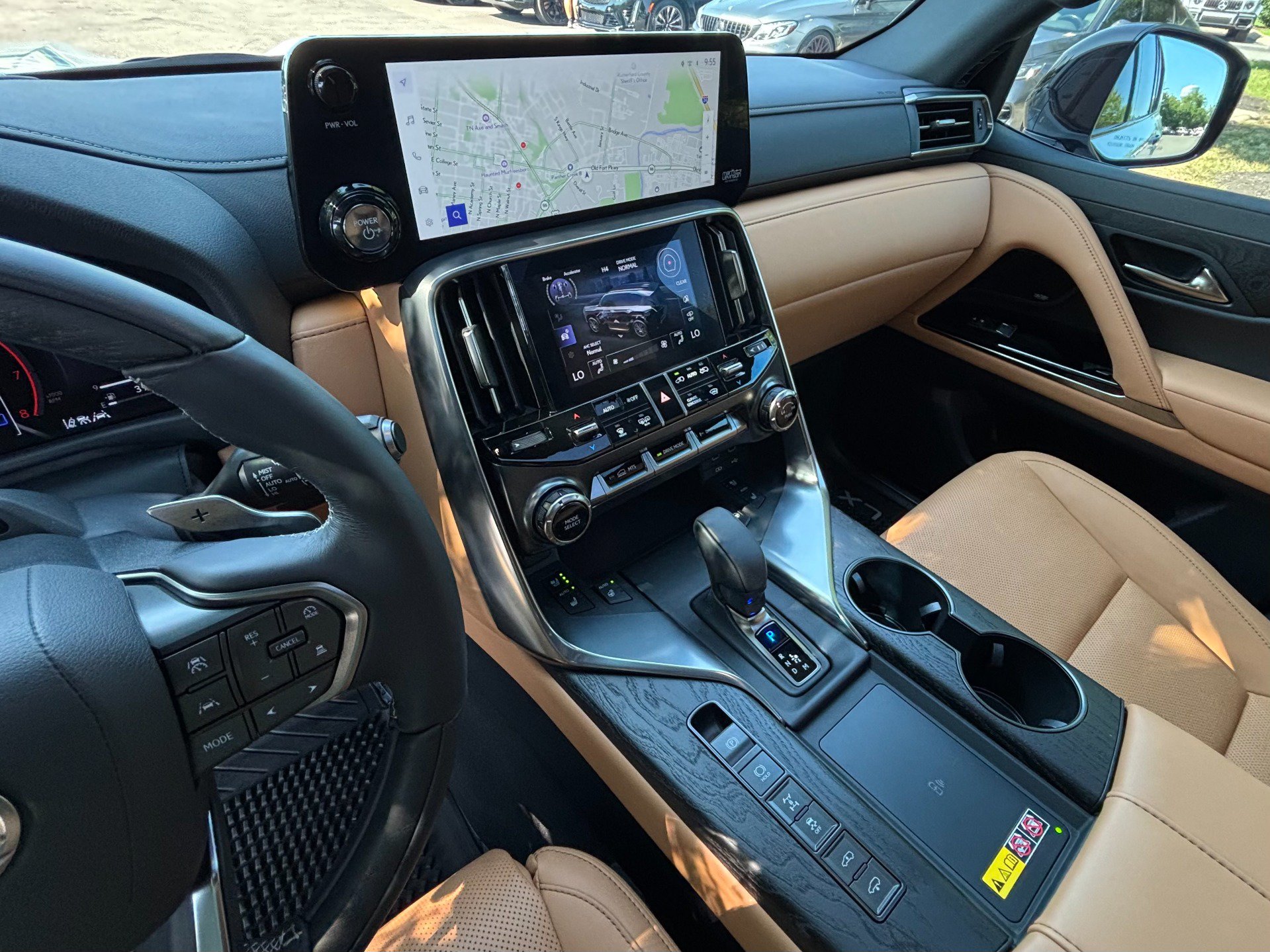 Used 2025 Lexus LX 700h Luxury w/ Appearance Package AWD/4WD image 15