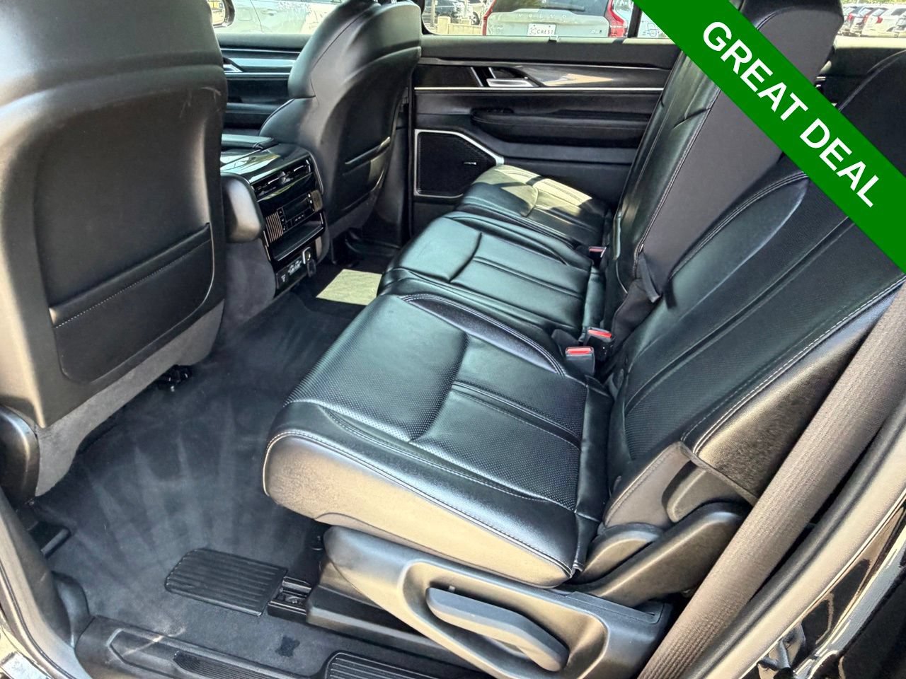 Used 2023 Jeep Wagoneer 4WD w/ Premium Group I image 36