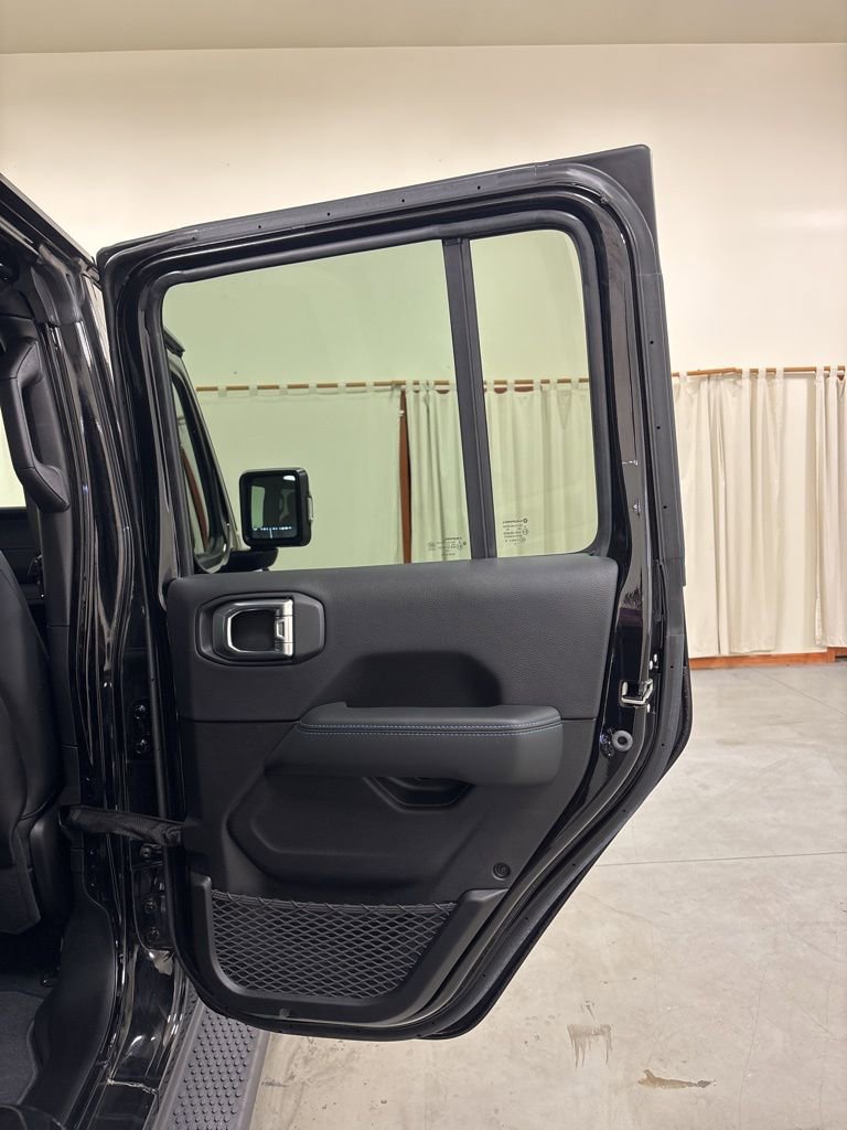 Used 2024 Jeep Wrangler High Altitude image 40
