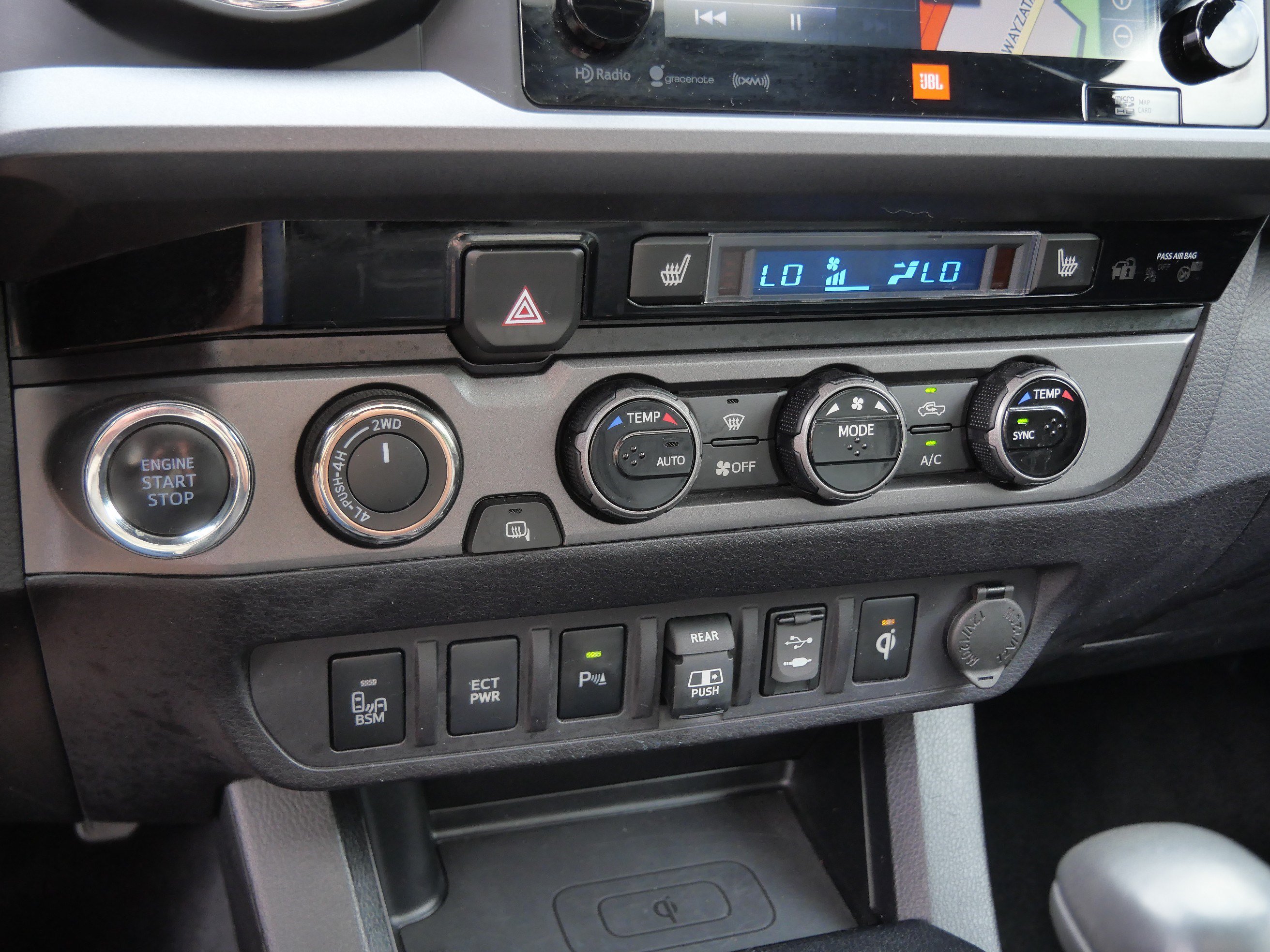 Certified 2018 Toyota Tacoma TRD Off-Road AWD/4WD image 23