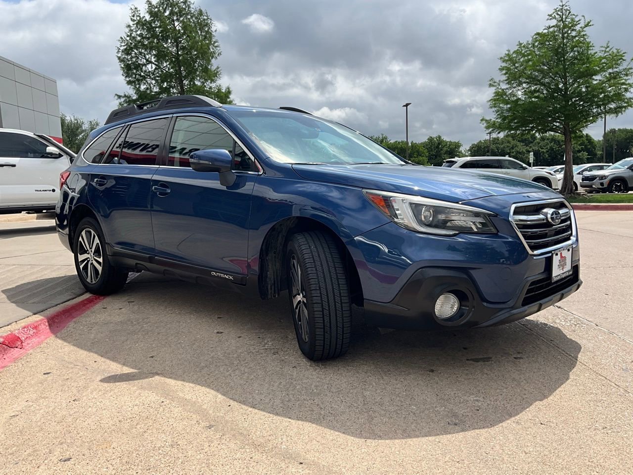 Used 2019 Subaru Outback 3.6R Limited AWD/4WD image 4