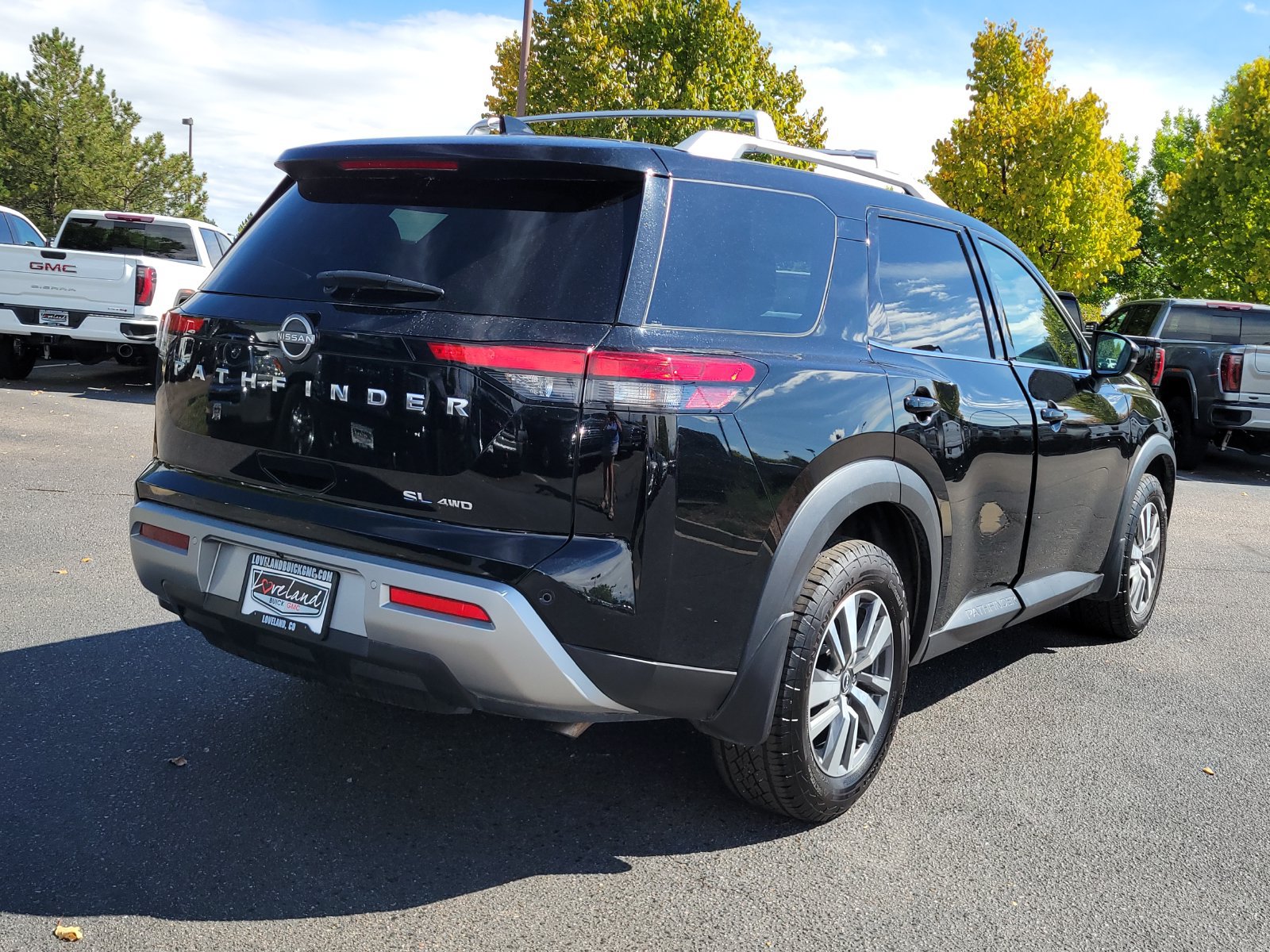 Used 2023 Nissan Pathfinder SL AWD/4WD image 3