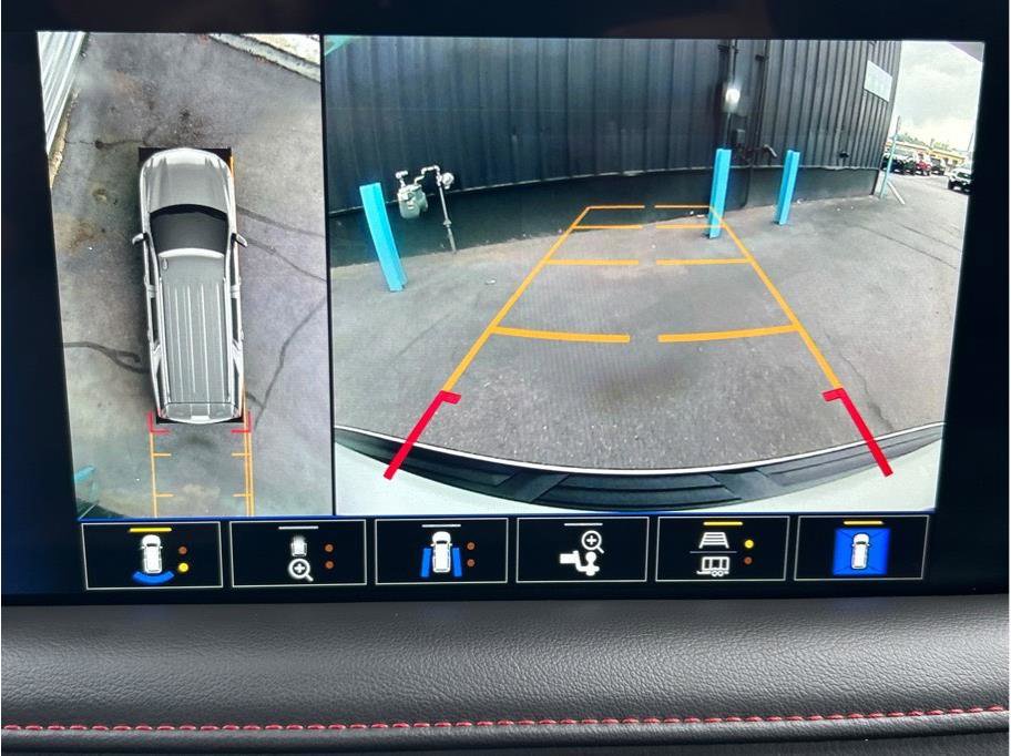 Used 2023 Chevrolet Suburban RST w/ Luxury Package image 19