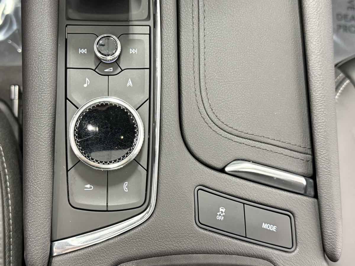 Used 2024 Cadillac XT6 Sport w/ Technology Package image 29