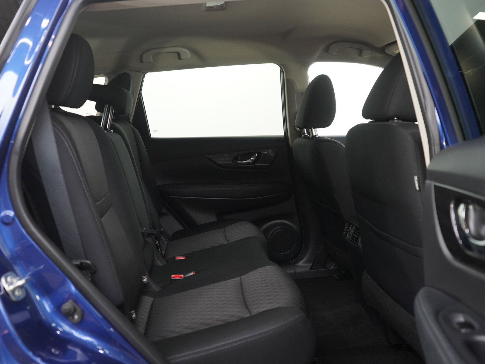 Used 2017 Nissan Rogue SV AWD/4WD image 12