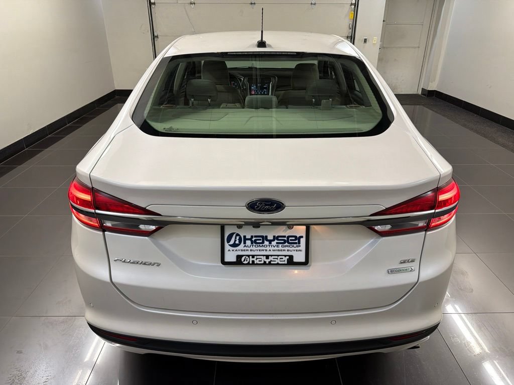 Certified 2018 Ford Fusion SE w/ Fusion SE Technology Package FWD image 5