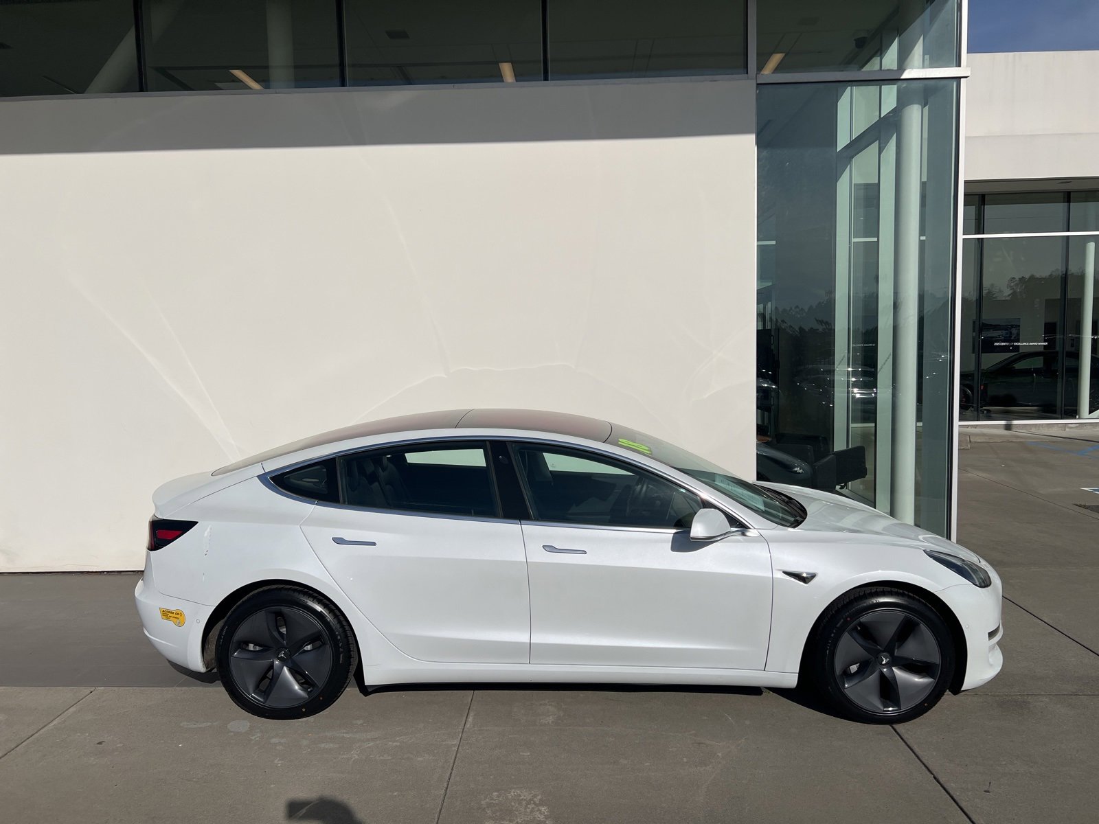 Used 2018 Tesla Model 3 Long Range image 3