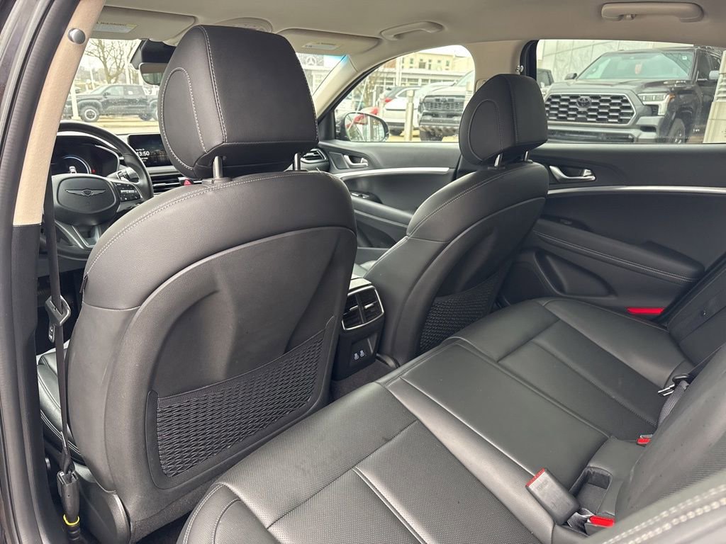 Used 2025 Genesis G70 2.5T image 18