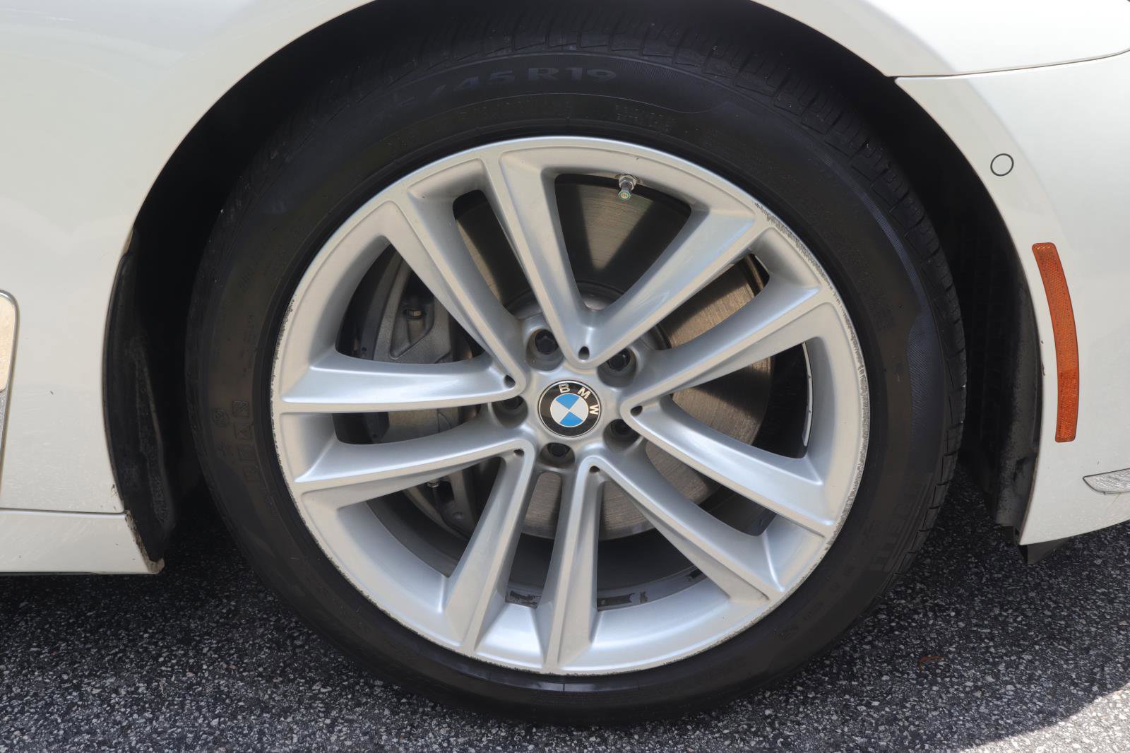 Used 2018 BMW 750i RWD image 39