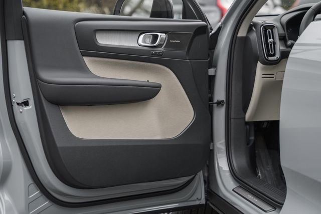 New 2026 Volvo XC40 B5 Ultra w/ Protection Package Premier image 39