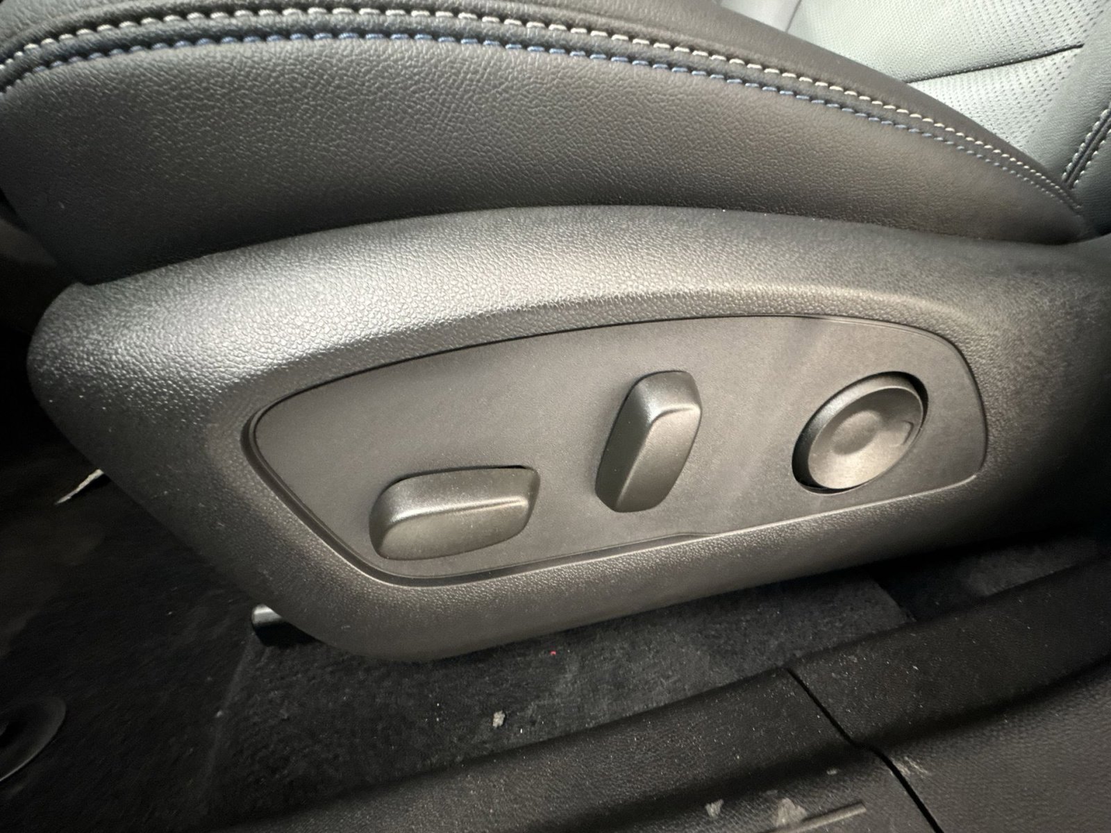 New 2026 Chevrolet Equinox EV LT image 14