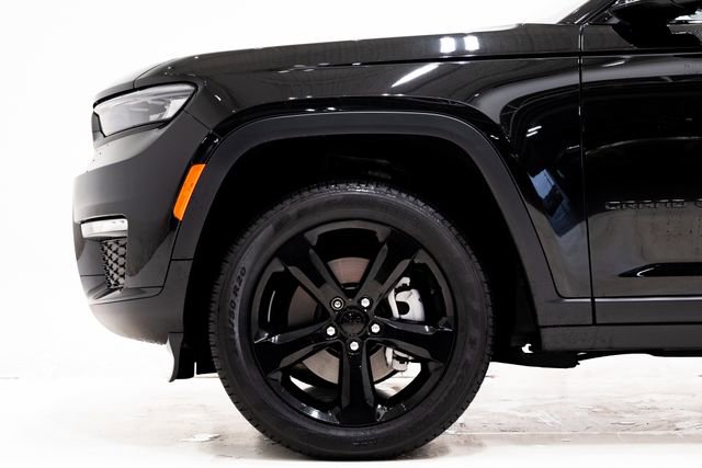 Used 2024 Jeep Grand Cherokee L Limited w/ Black Appearance Package image 29