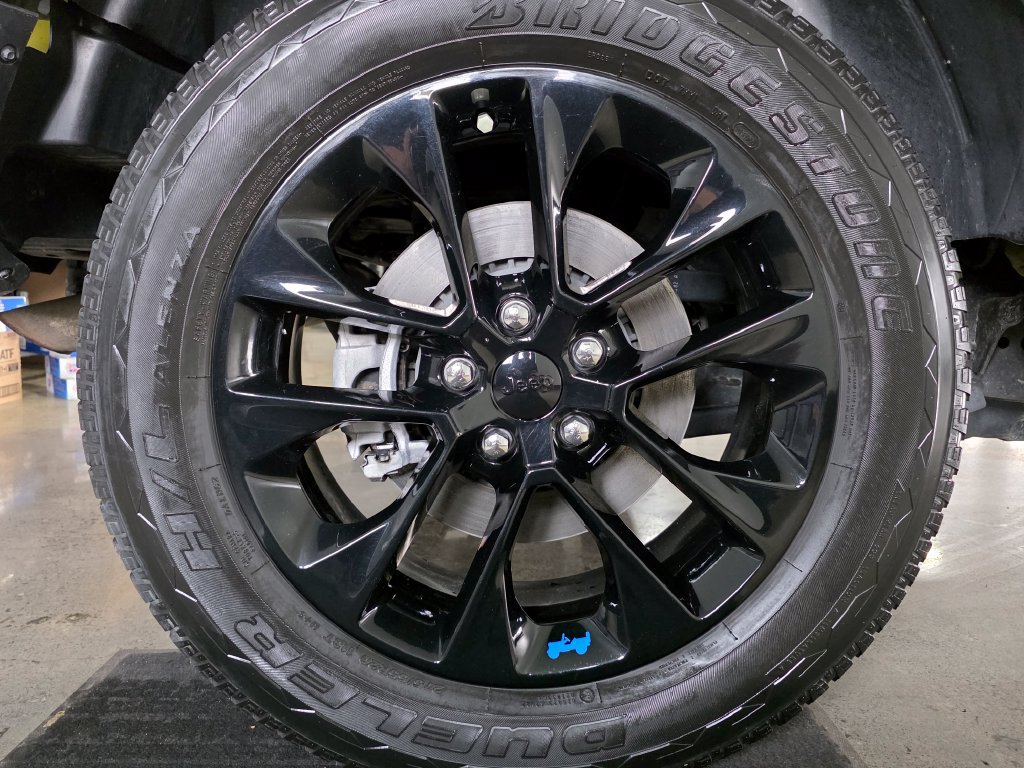 Used 2023 Jeep Wrangler Unlimited Sahara AWD/4WD image 25