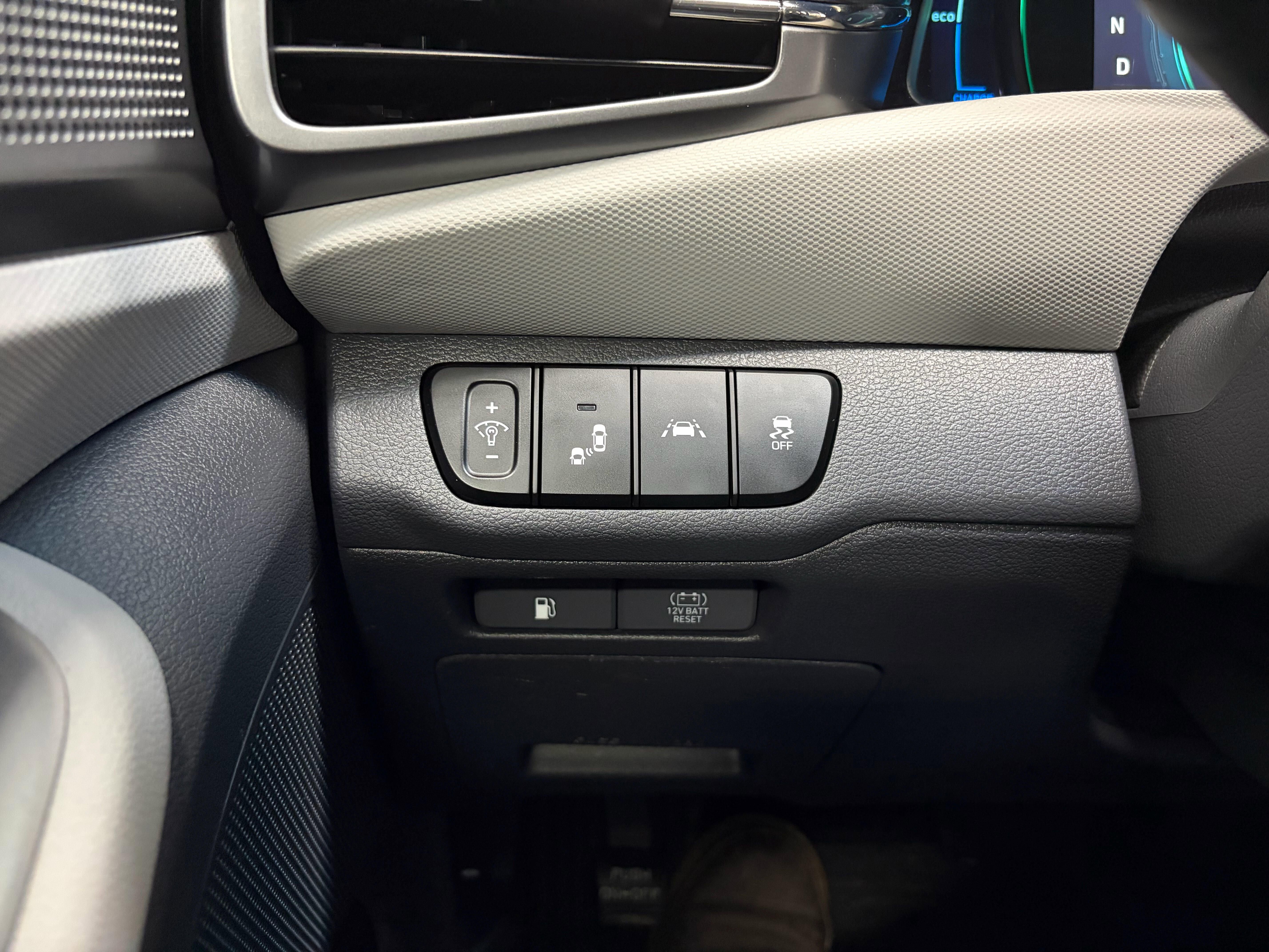 Used 2020 Hyundai Ioniq SE image 16