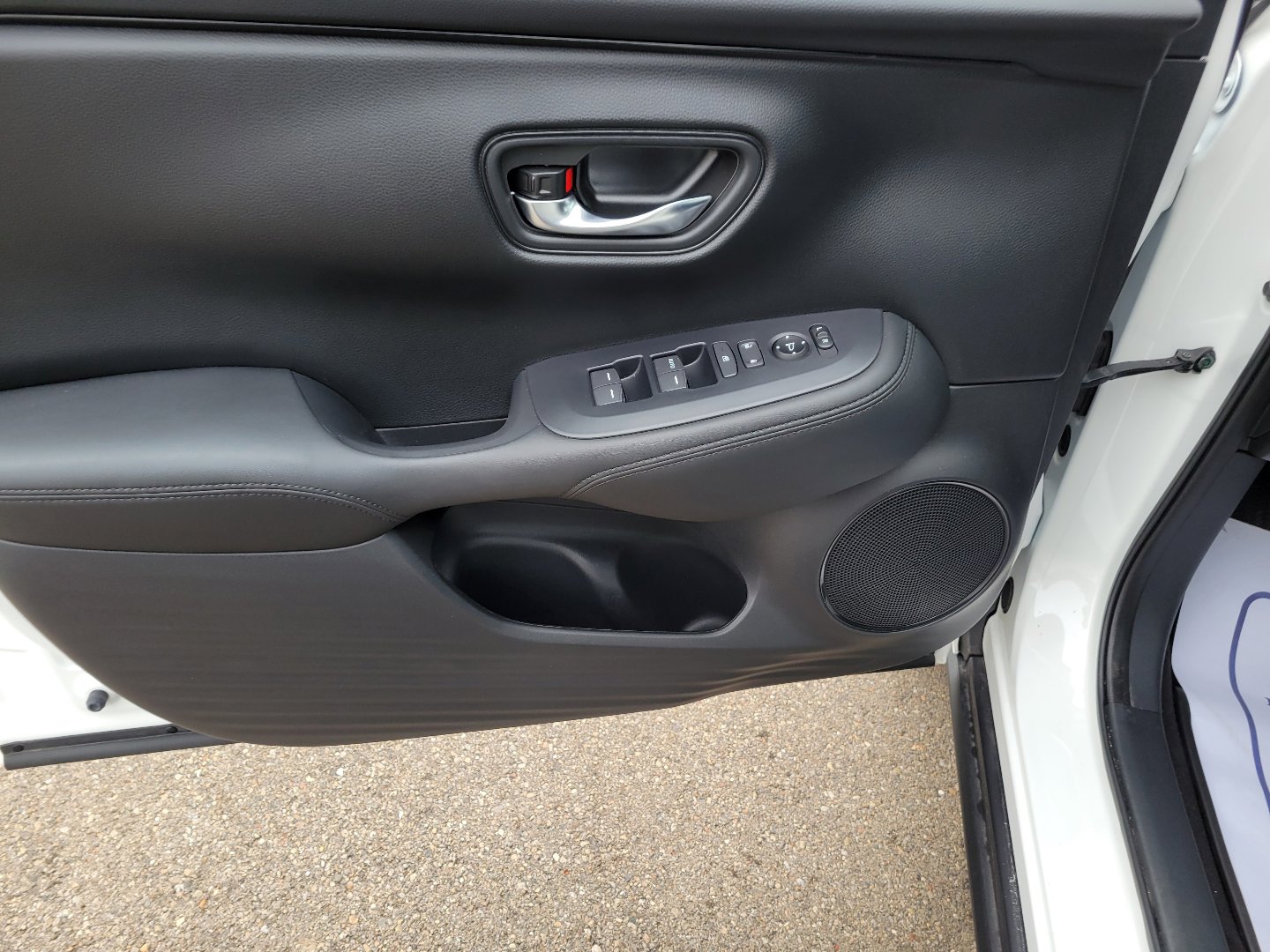 Certified 2025 Honda HR-V LX image 18