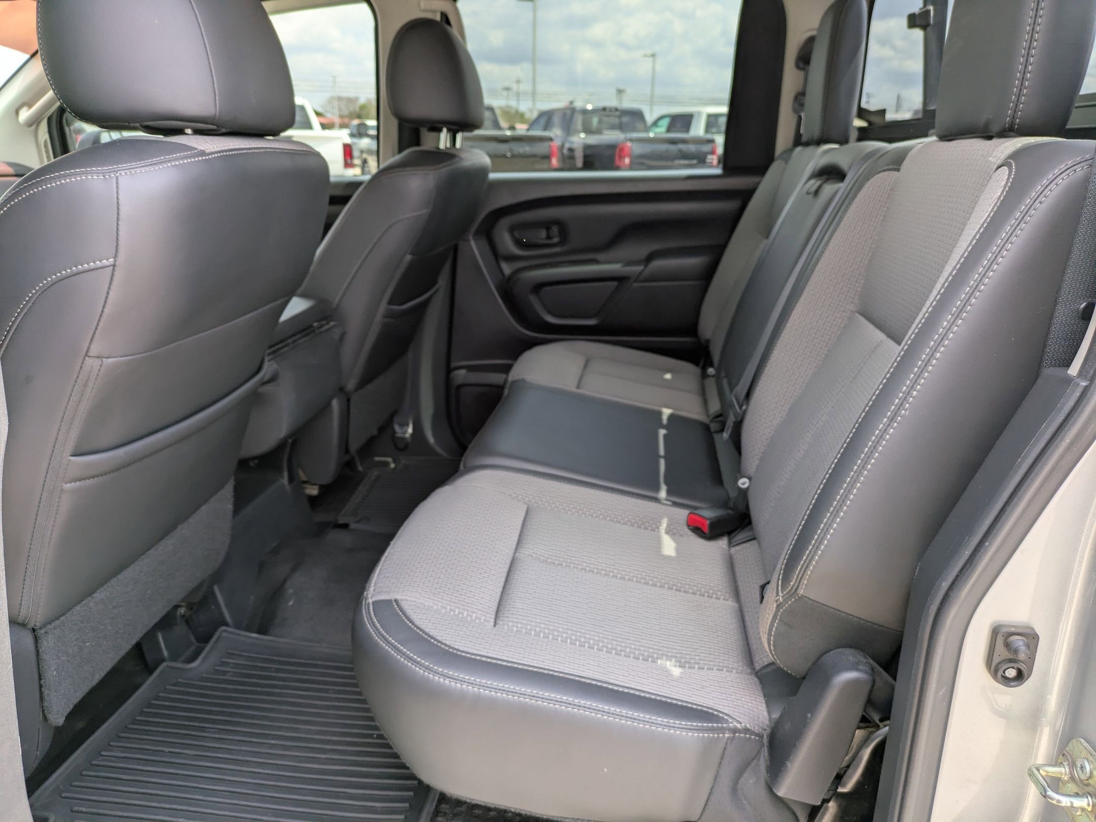 Used 2017 Nissan Titan S image 13