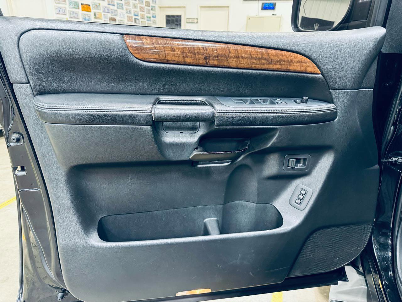 Used 2014 Nissan Armada Platinum w/ 2nd Row Captain Seat Package image 30