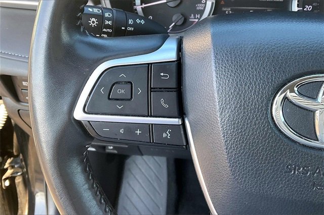 Used 2023 Toyota Highlander LE image 16