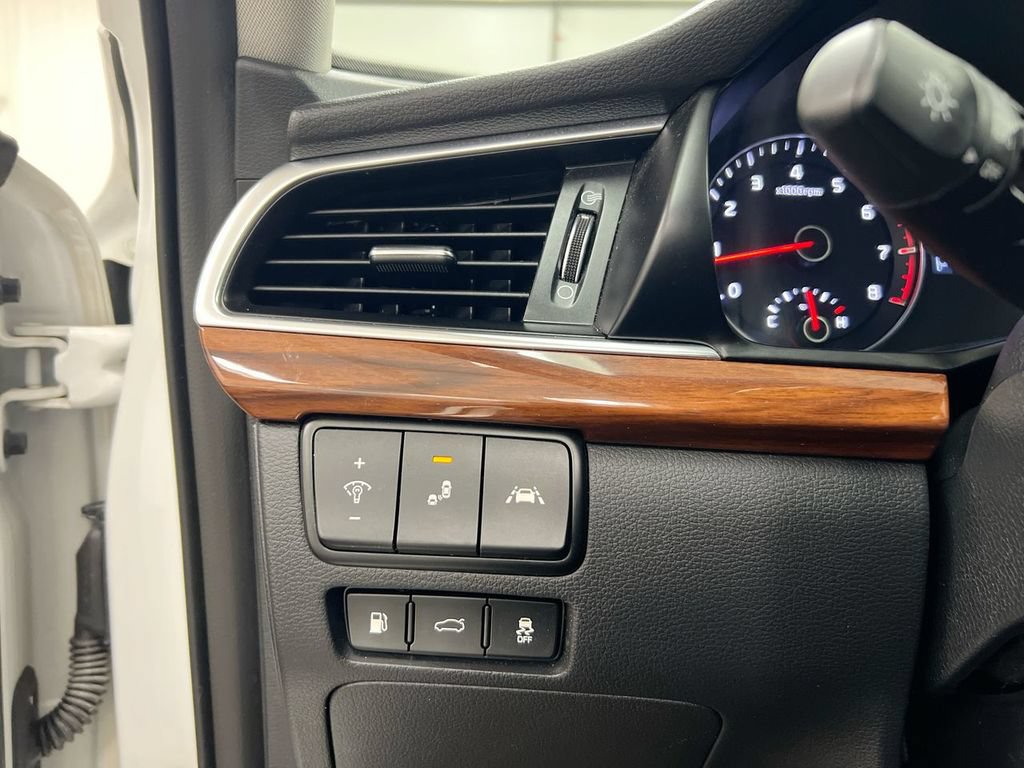 Used 2019 Kia Cadenza Technology FWD image 19