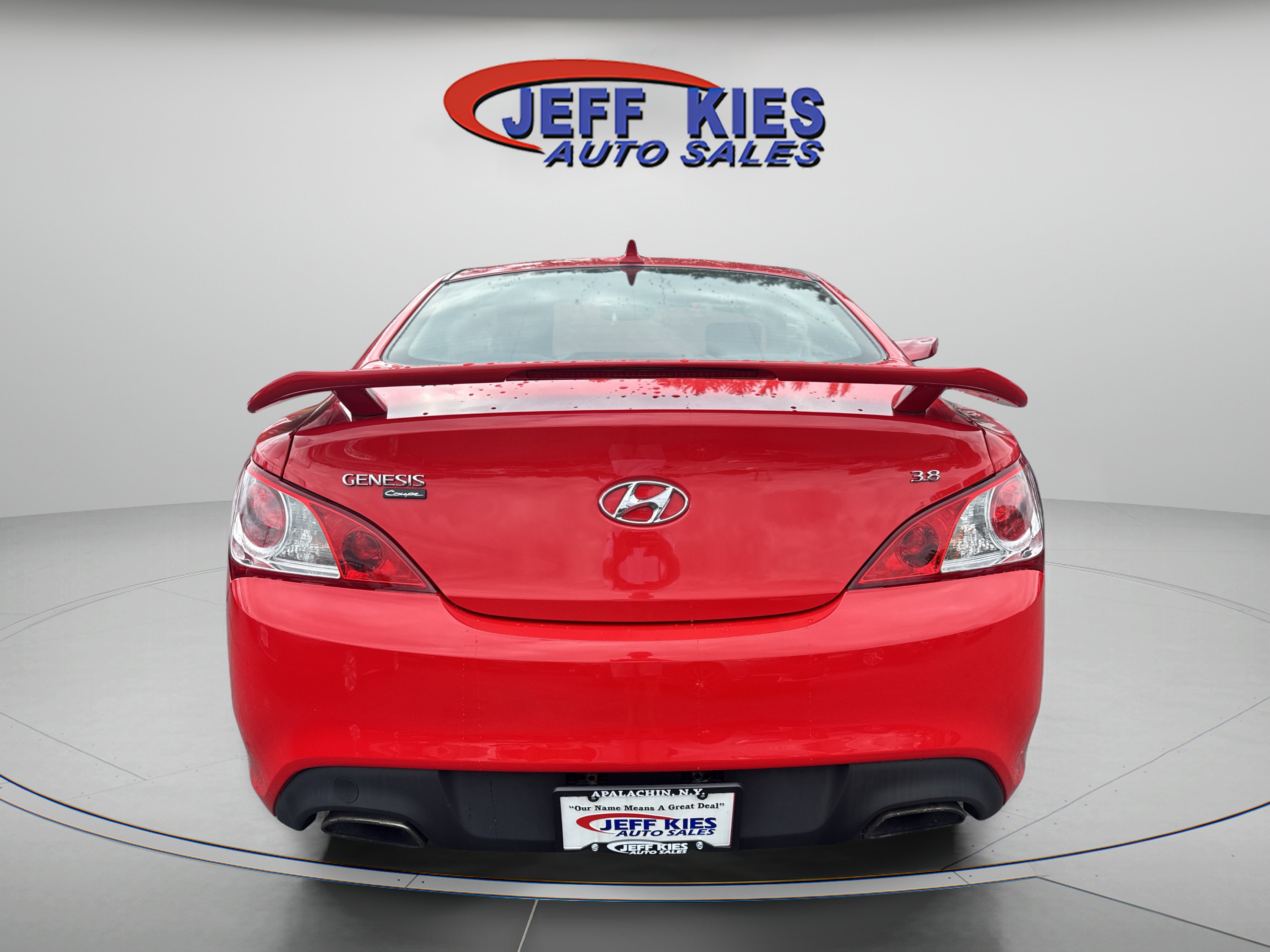 Used 2010 Hyundai Genesis 3.8 RWD image 6