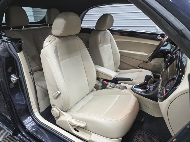 Used 2018 Volkswagen Beetle 2.0T S w/ Style & Comfort Package FWD image 15