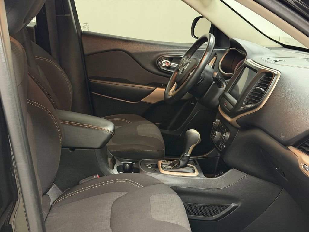 Used 2017 Jeep Cherokee Latitude w/ Cold Weather Group image 53