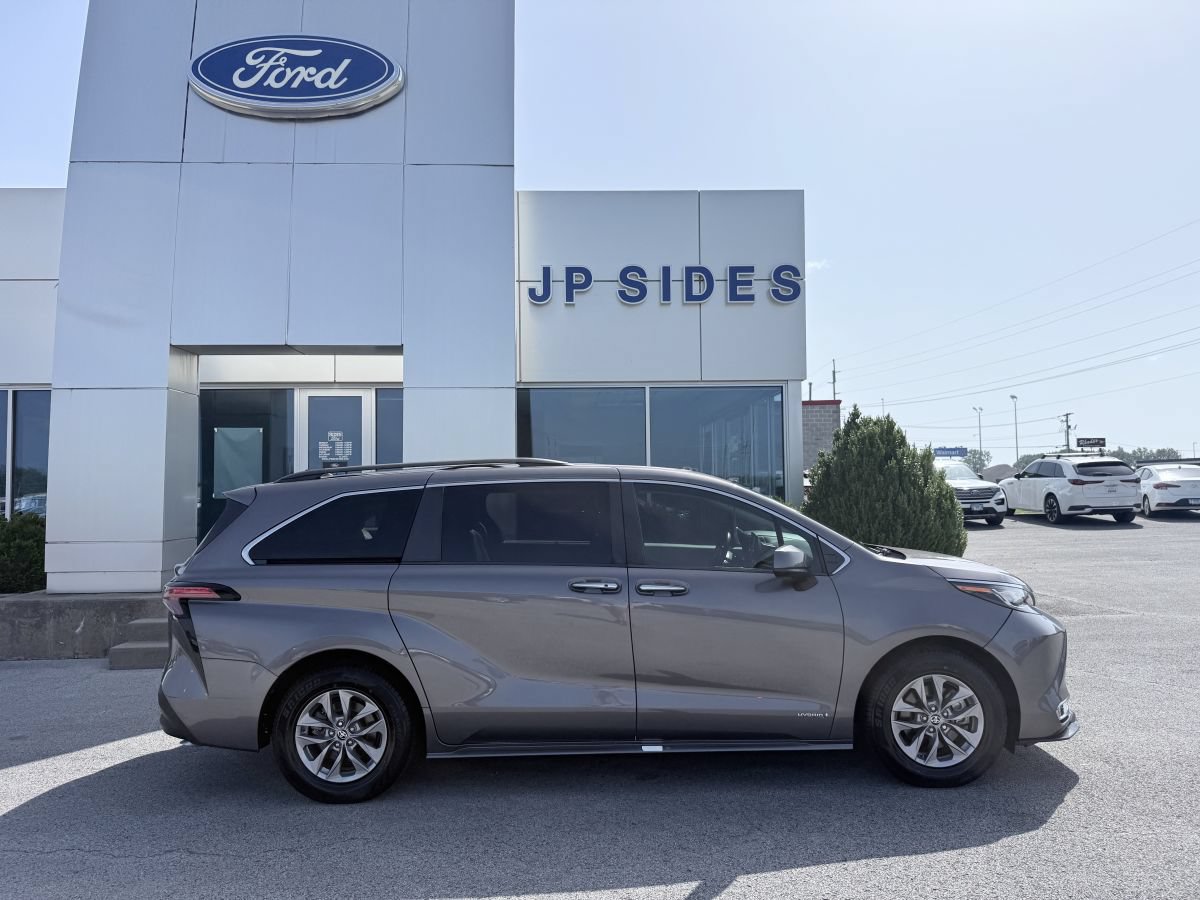 Used 2021 Toyota Sienna XLE w/ XLE Plus Package FWD image 9
