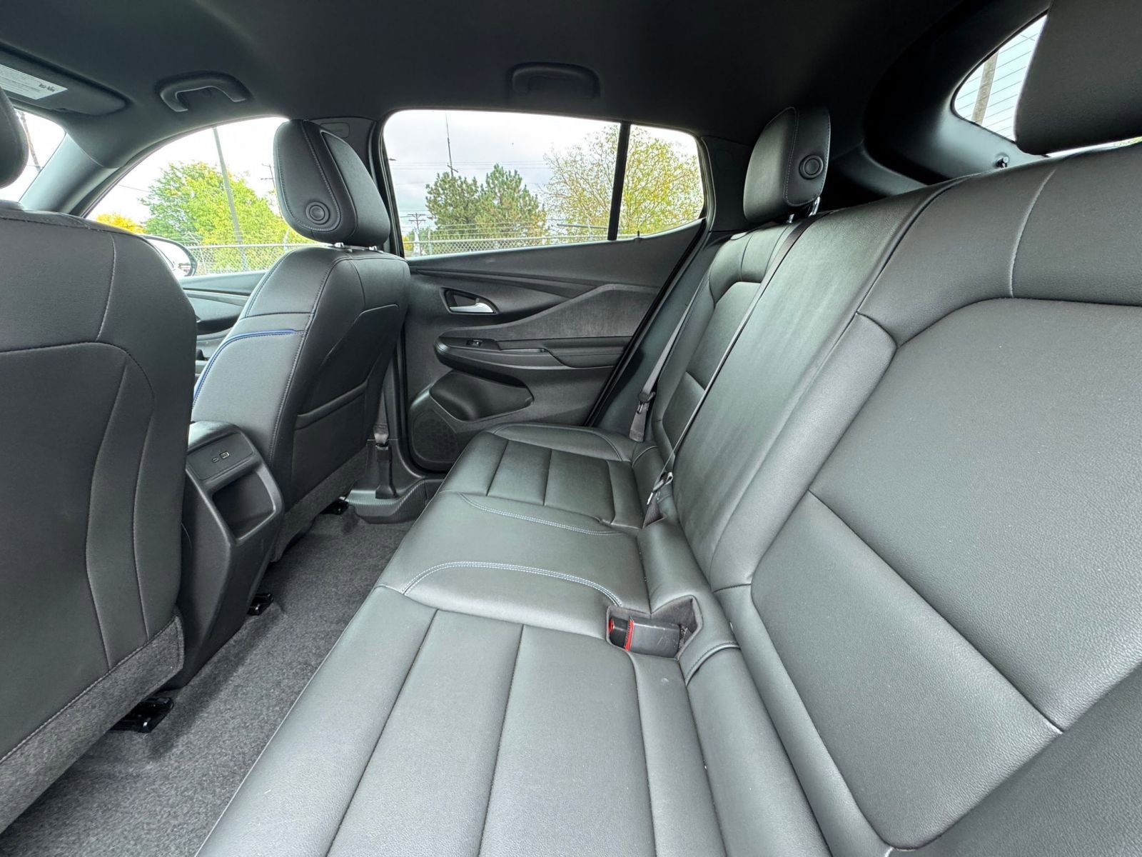 Used 2025 Buick Envista Sport Touring image 23