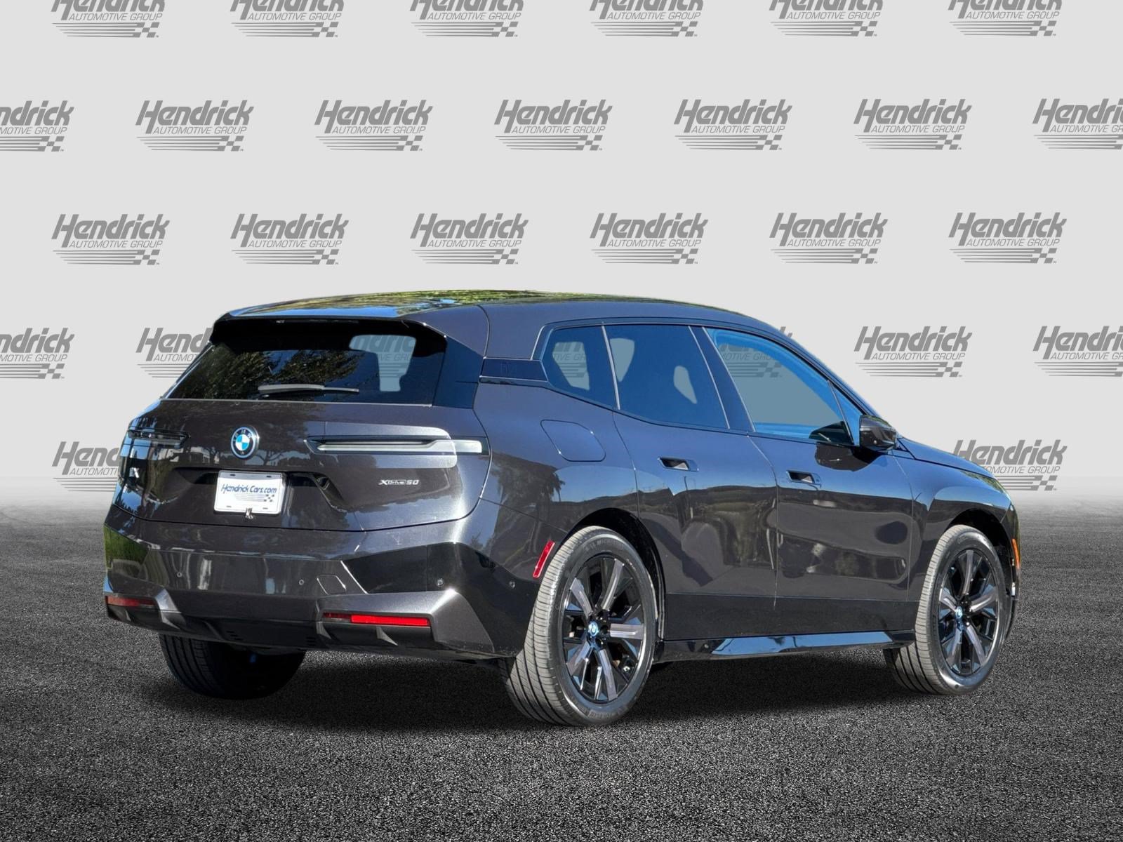 Used 2024 BMW iX xDrive50 w/ Sport Package AWD/4WD image 5