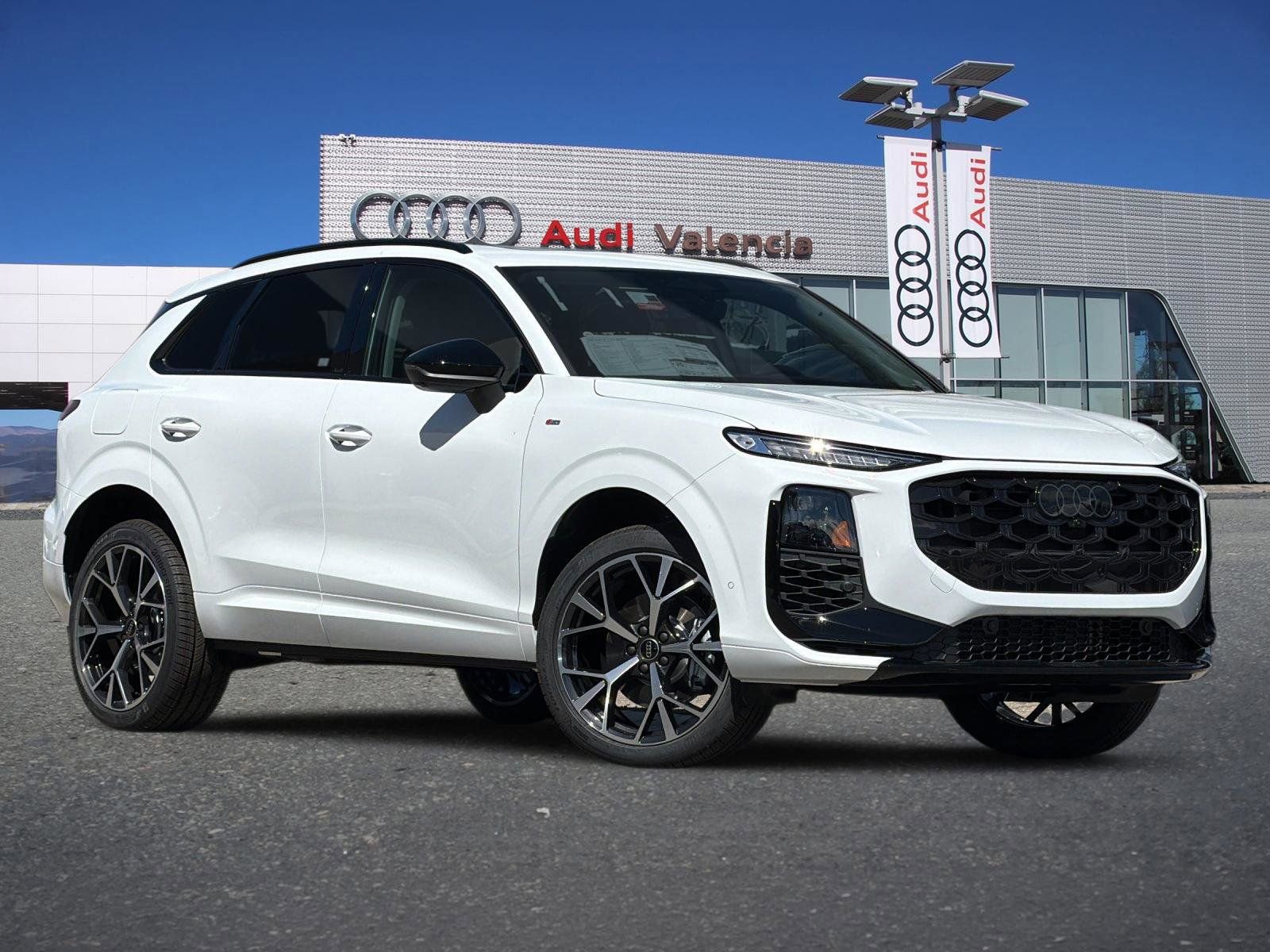 New 2026 Audi Q3 quattro 2.0T AWD/4WD image 2