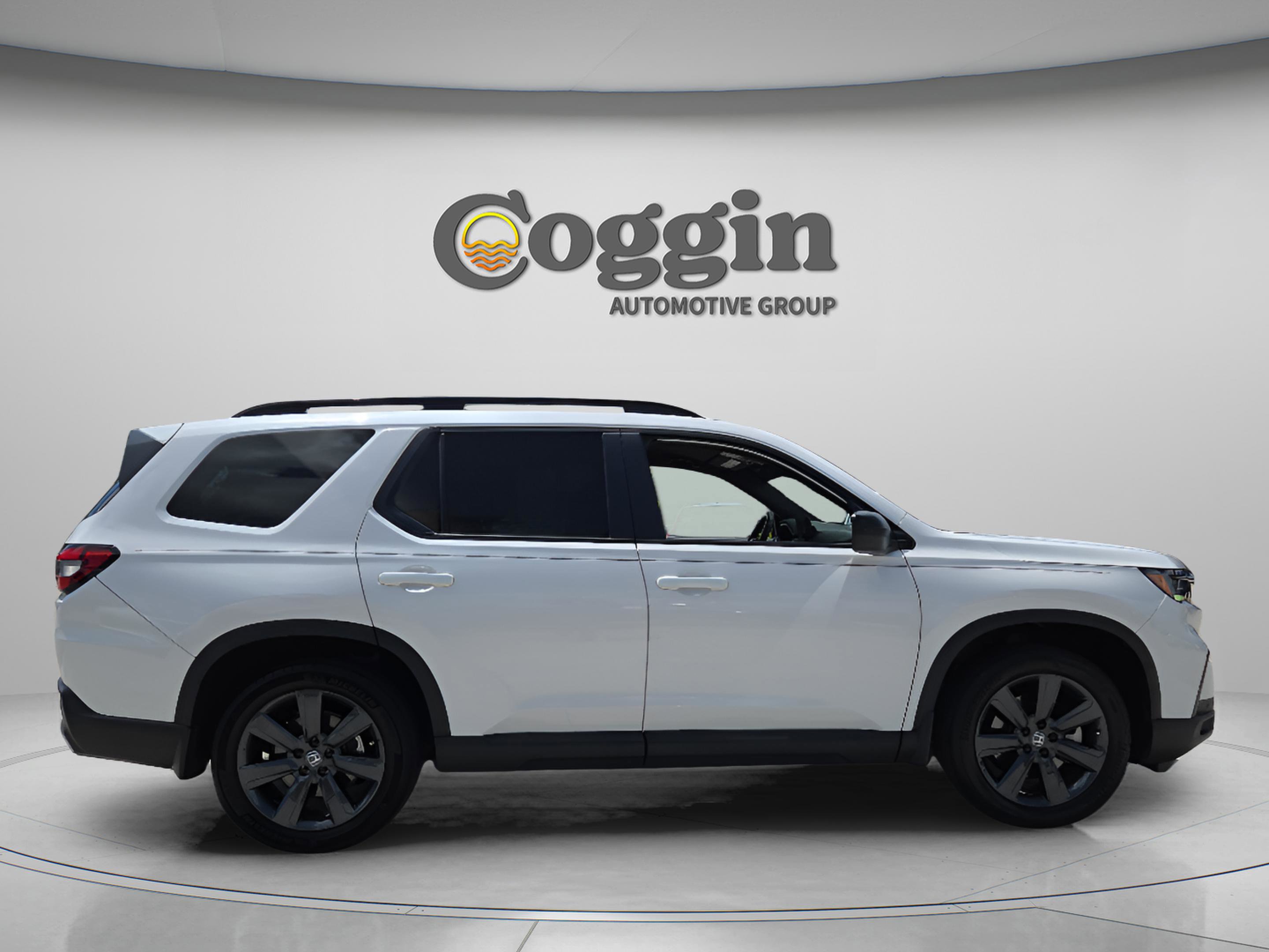 Used 2023 Honda Pilot Sport image 6