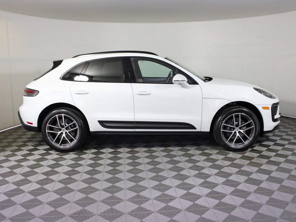 Certified 2026 Porsche Macan AWD/4WD image 8