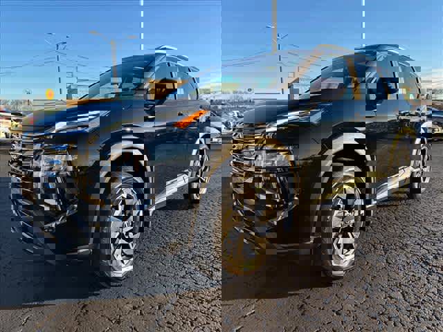 Used 2025 Nissan Rogue SV w/ SV Premium Package image 7