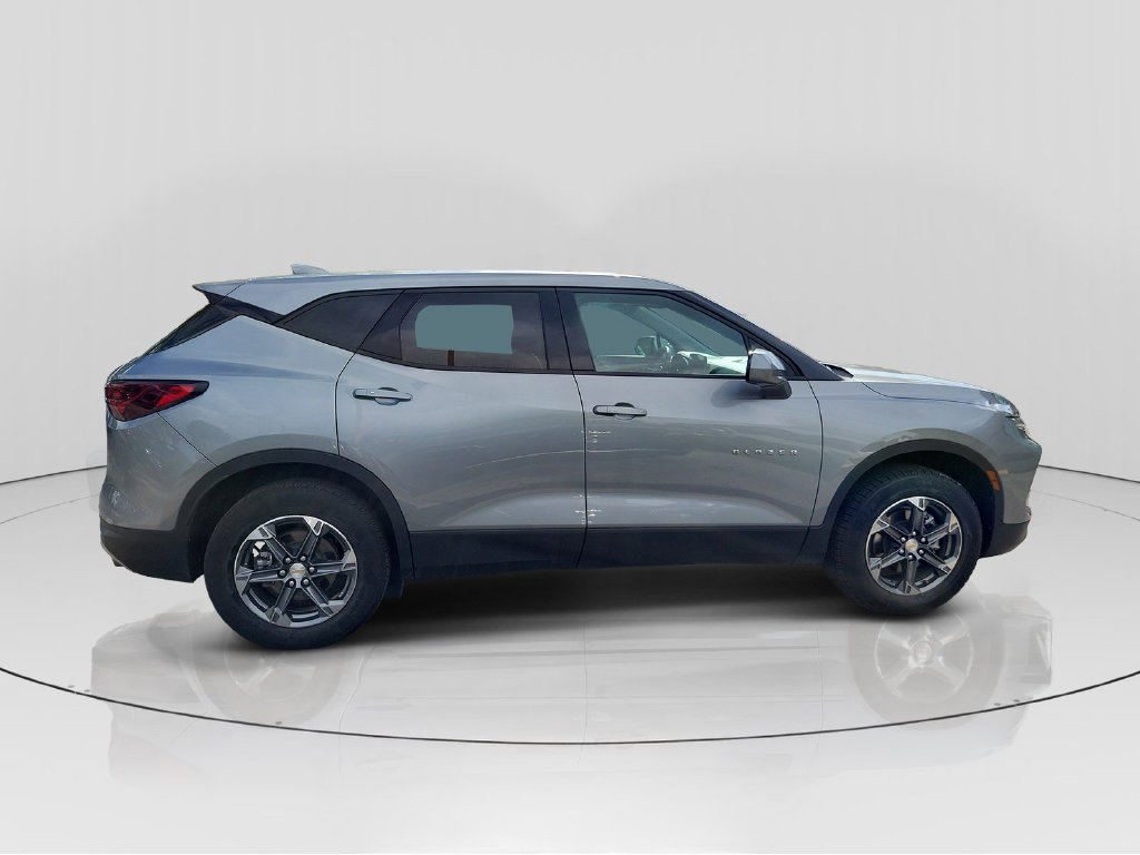 Used 2025 Chevrolet Blazer LT FWD image 8