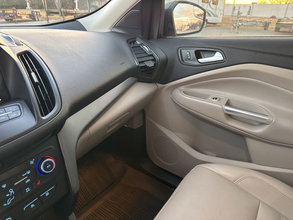 Used 2018 Ford Escape SEL image 37