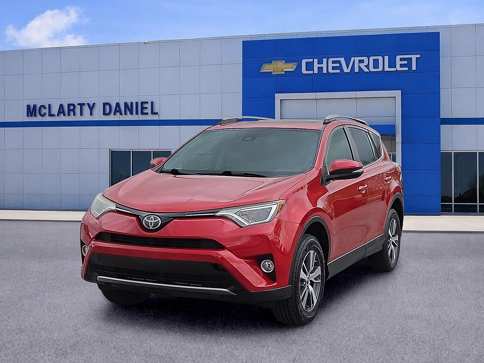 Used 2017 Toyota RAV4 XLE image 2
