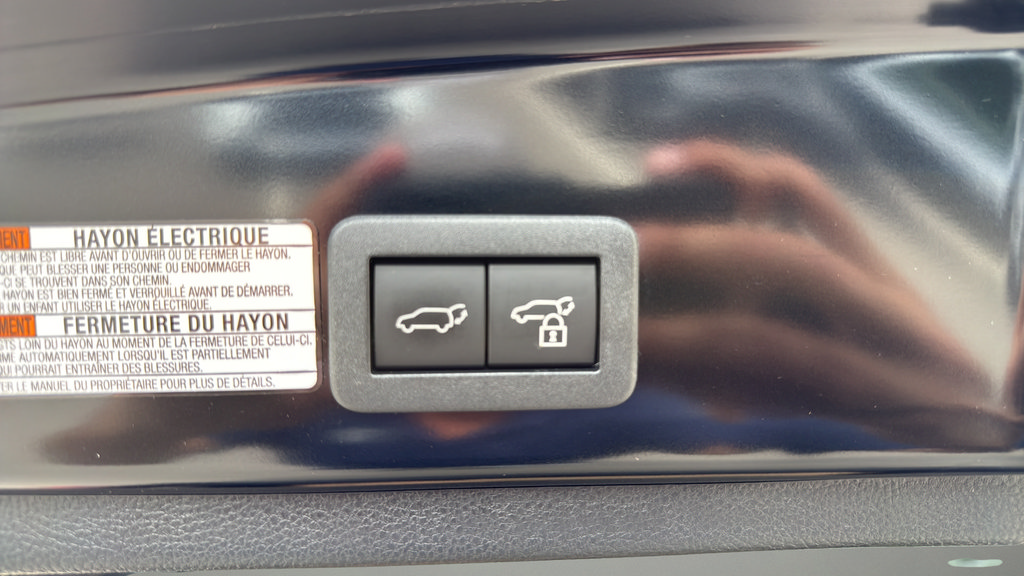 Used 2023 Toyota Corolla Cross XLE w/ Convenience Package FWD image 19
