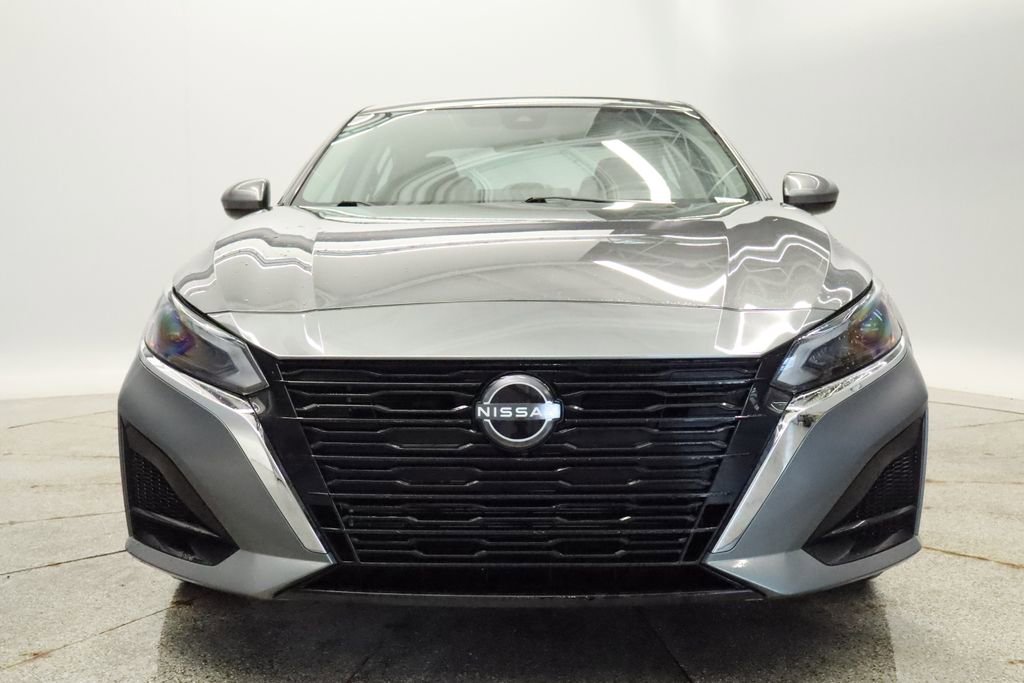 Used 2023 Nissan Altima 2.5 SV w/ SV Premium Package AWD/4WD image 12